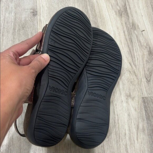 Vionic Marsala silver Bronze Sandals size 9 - Picture 4 of 5